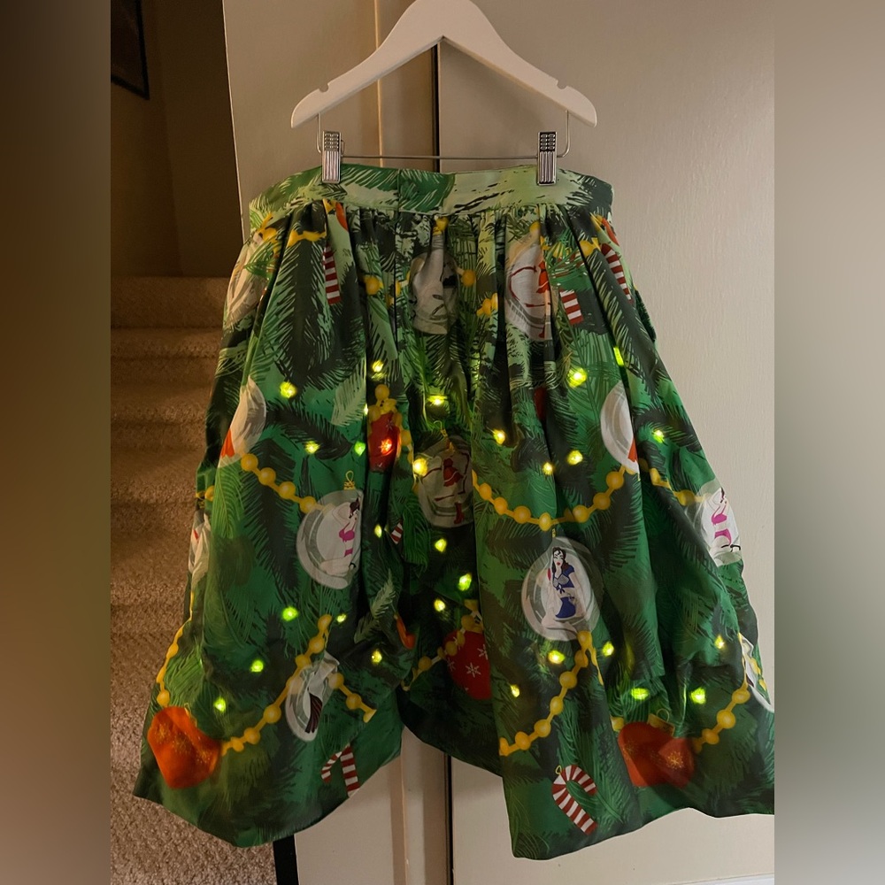 Unique vintage novelty Christmas light up skirt EUC. - Picture 8 of 10